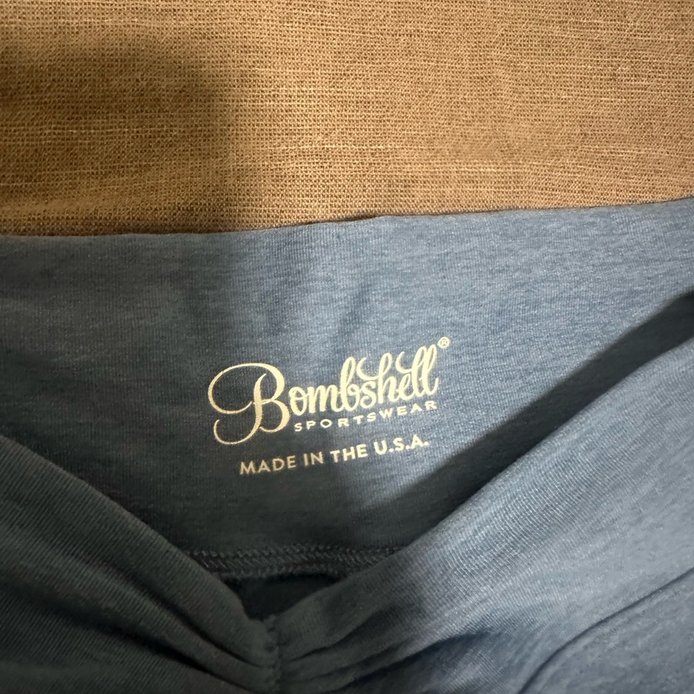 Bombshell Sportswear Blue Seamless V-Waist Leggings - Picture 4 of 5
